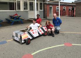 Rotarian Vernon with the proud pupils.